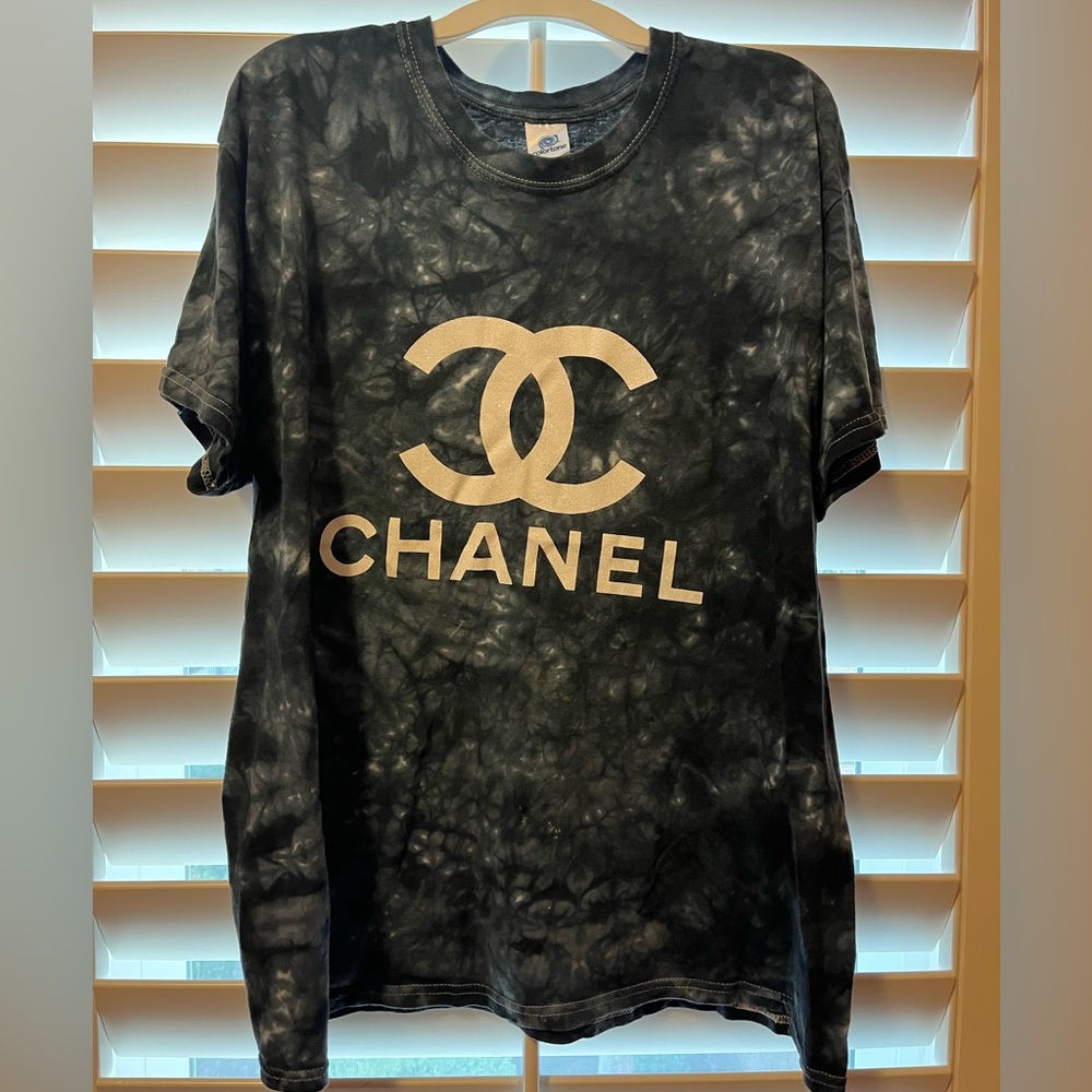 Chanel t-shirt. Tie dye style